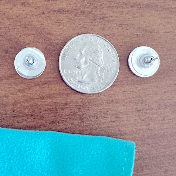 Return to Tiffany Mini Earrings with Pouch - Picture 3 of 3